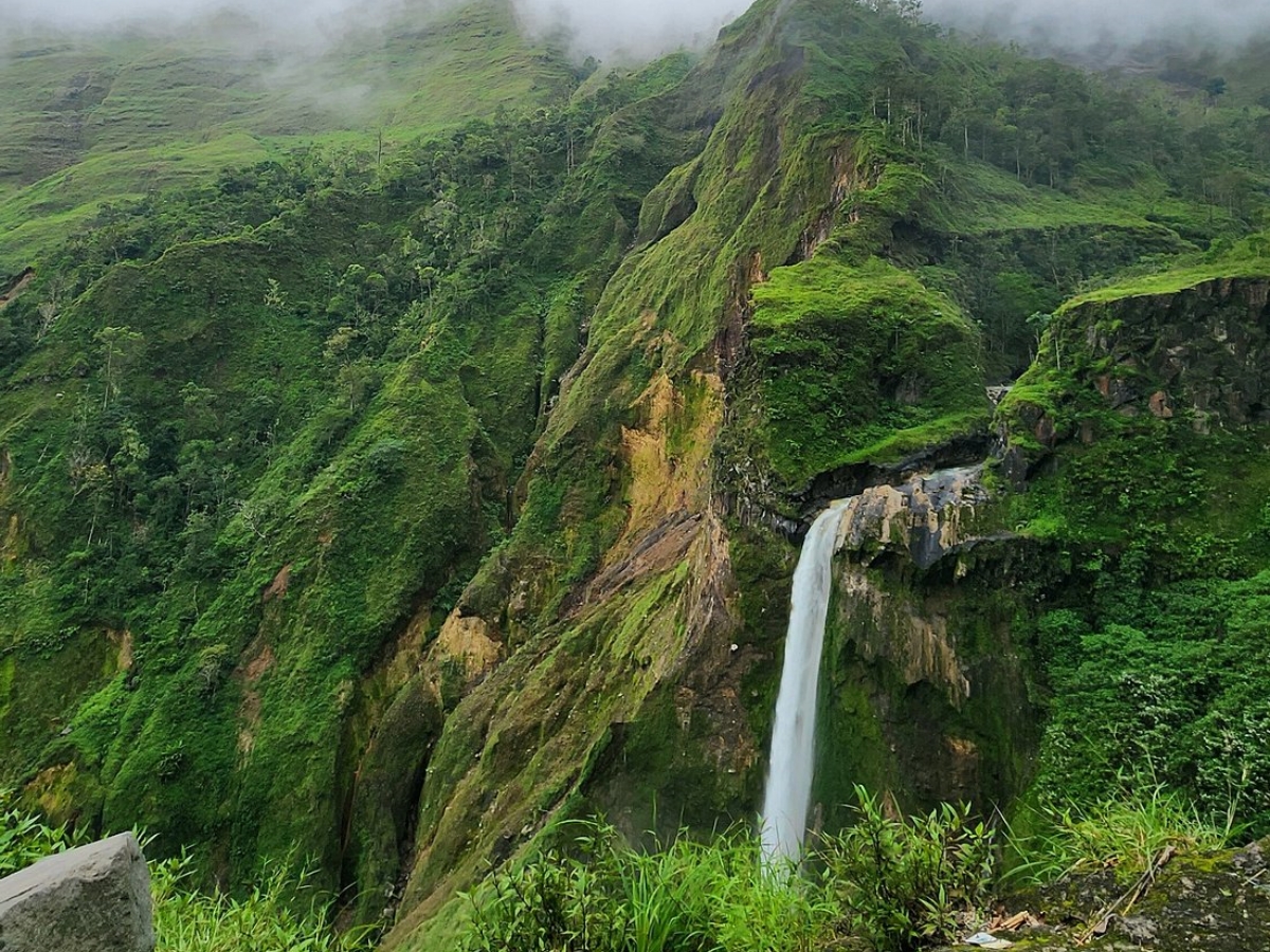 Benang Stokel & Benang Kelambu Waterfalls