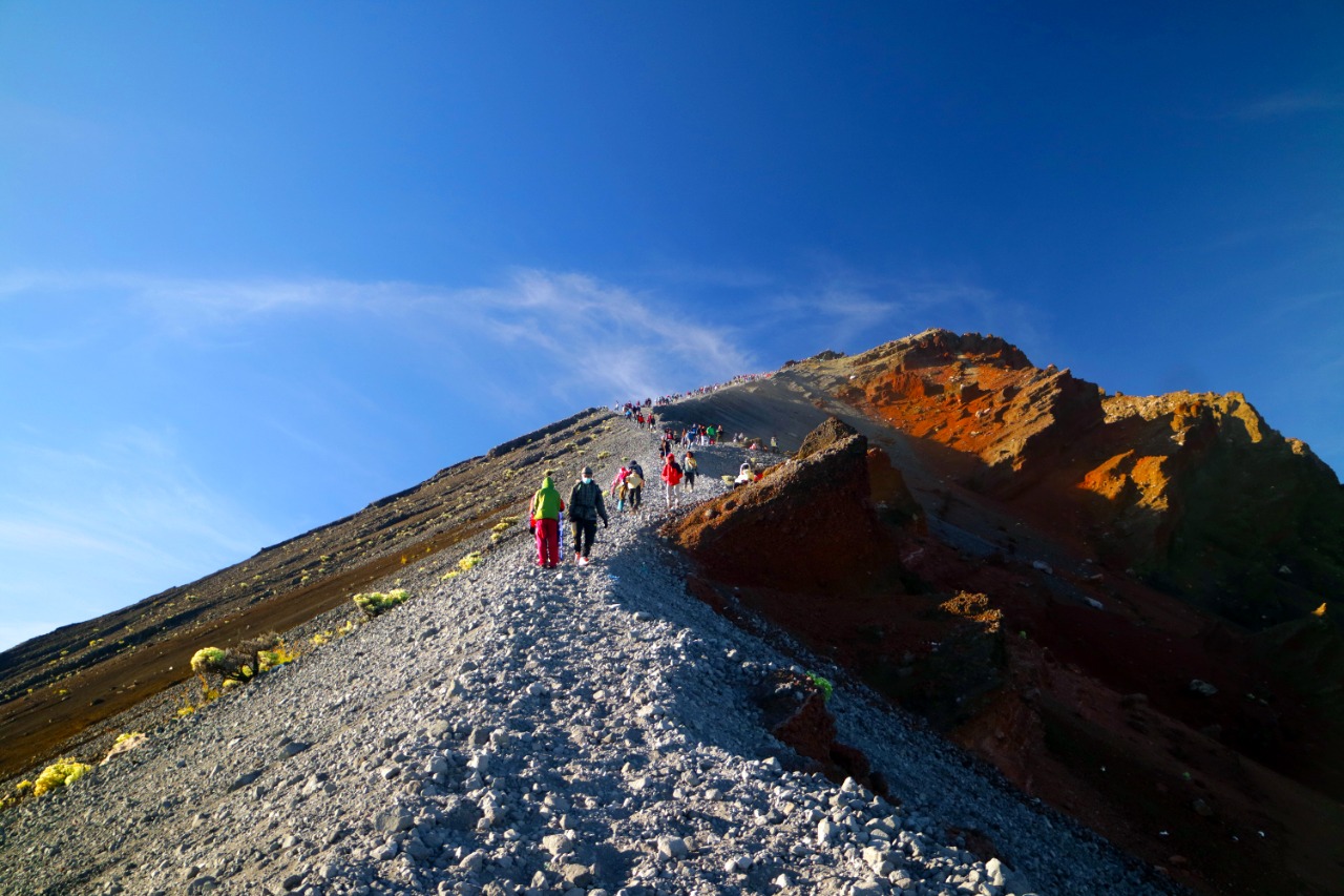 3D-2N Trekking Mount Rinjani Summit & Lake
